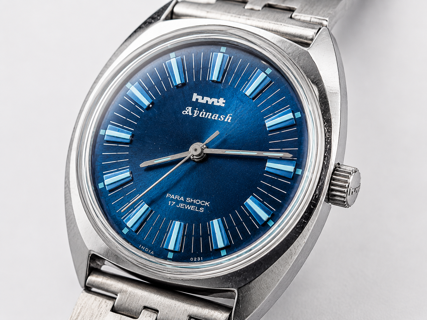 Vintage HMT Avinash Blue Sunburst Dial Manual Winding Wrist Watch with Stainless Steel Case 3