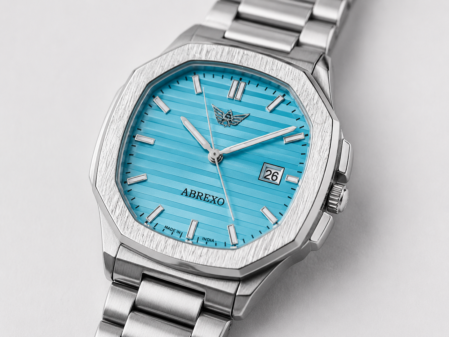 Premium Ice Blue Dial Quartz Wrist Watch with Date Display and Stainless Steel Chain 4
